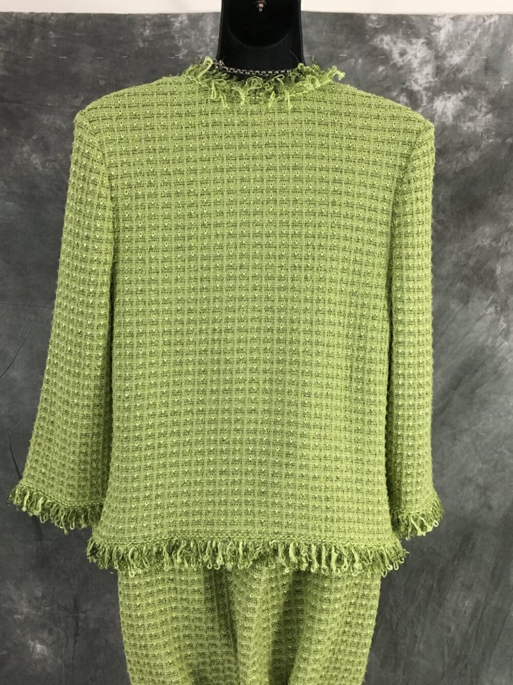 BEAUTIFUL St John collection knit green fringe multi jacket skirt suit size 4 - Picture 8 of 10